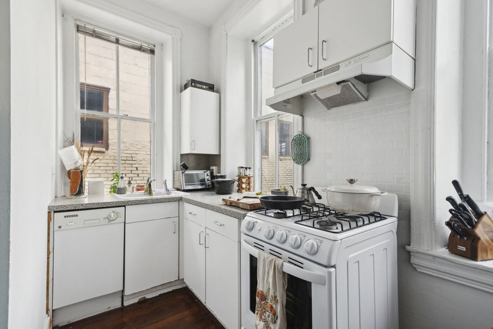 4226 Main St