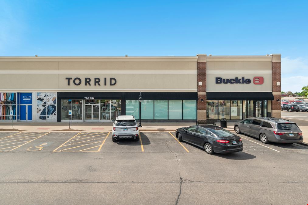 Shoppes at College Hills