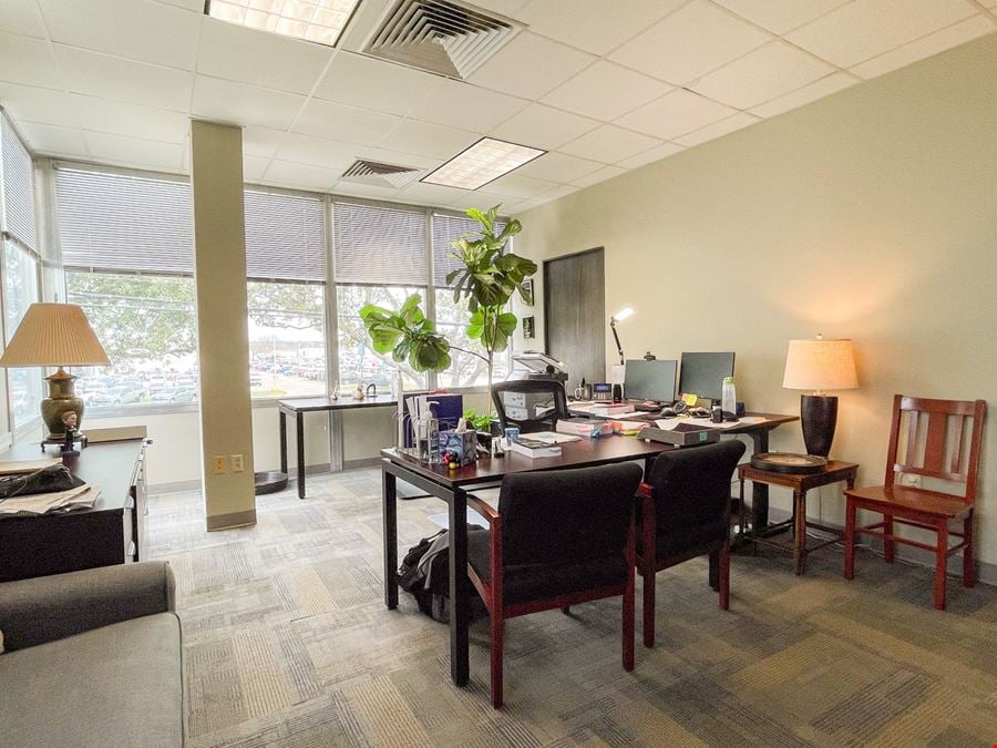 Full-Service Office Suites for Lease near Bon Carré