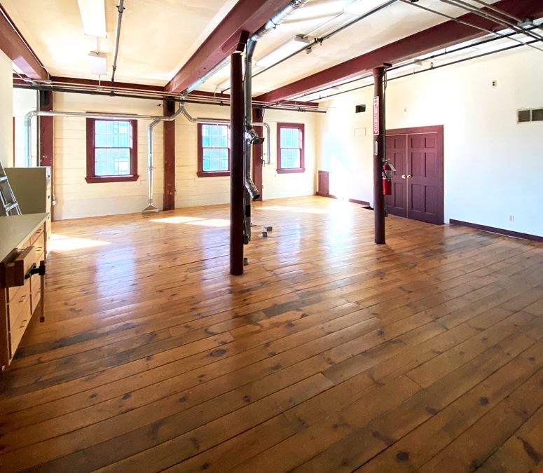 Spacious Office With Waterfall Views and Workshop/Storage Space