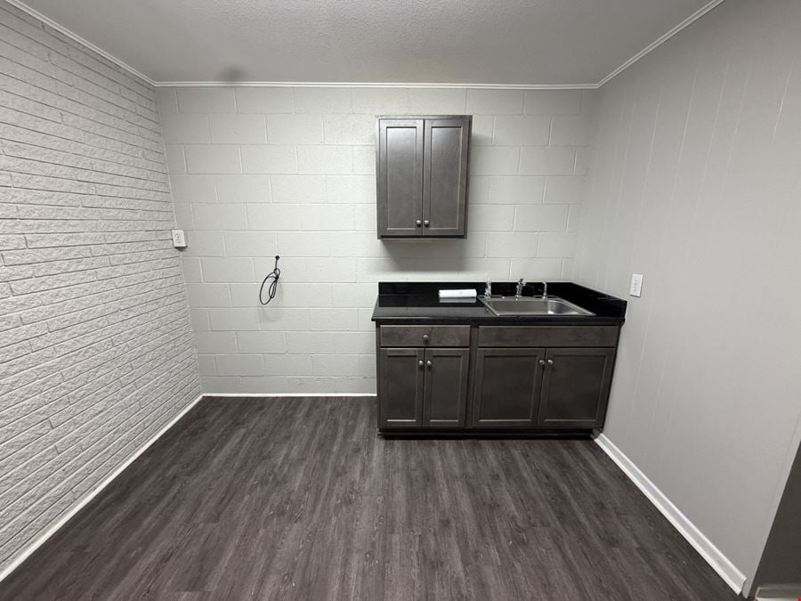 614 W Adams Ave