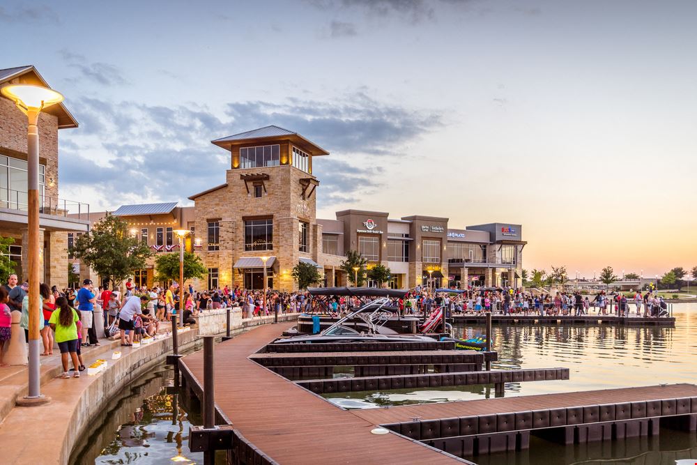 Boardwalk Towne Lake