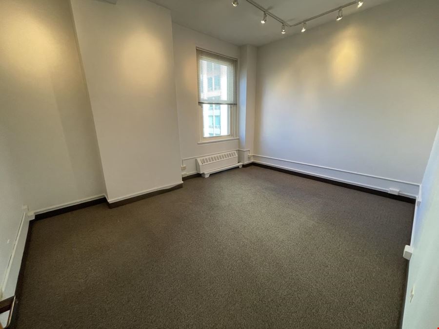 111 N Wabash Ave - Garland Building - Office