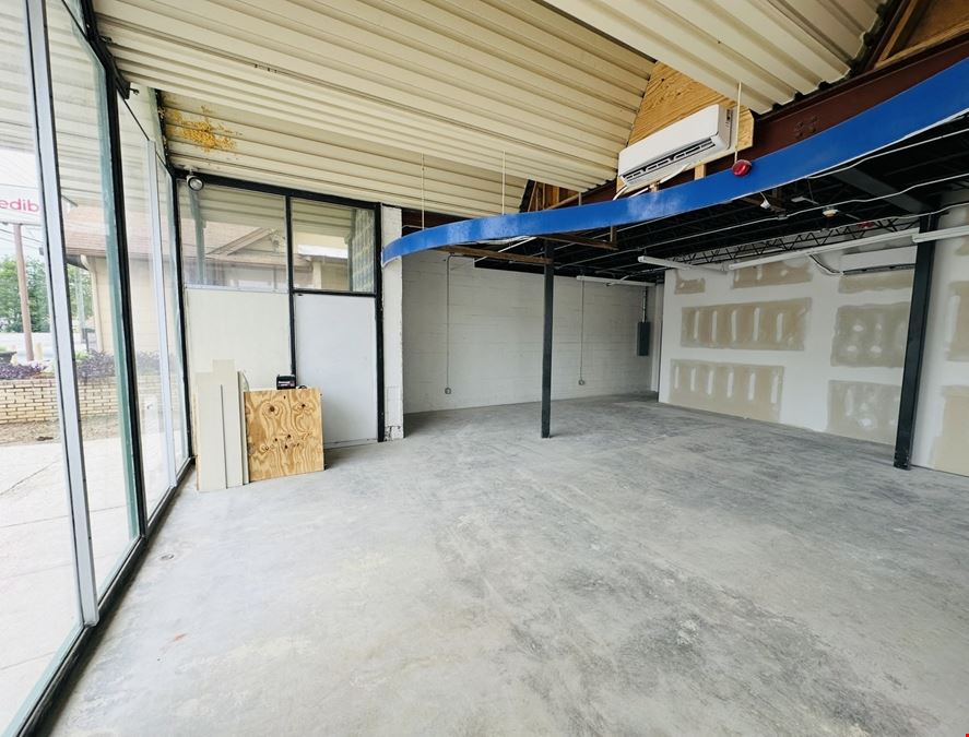 890 SF Office/Retail Space for Gross Lease on Brainerd Rd