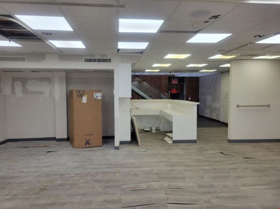 Spacious Vacant  Pharmacy Eye Glasses Retail Store Restaurant Beauty Salon Off Main Street Lease