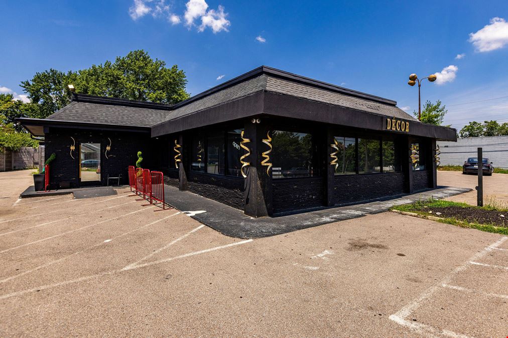 Restaurant/Bar in Cincinnati, OH - For Sale