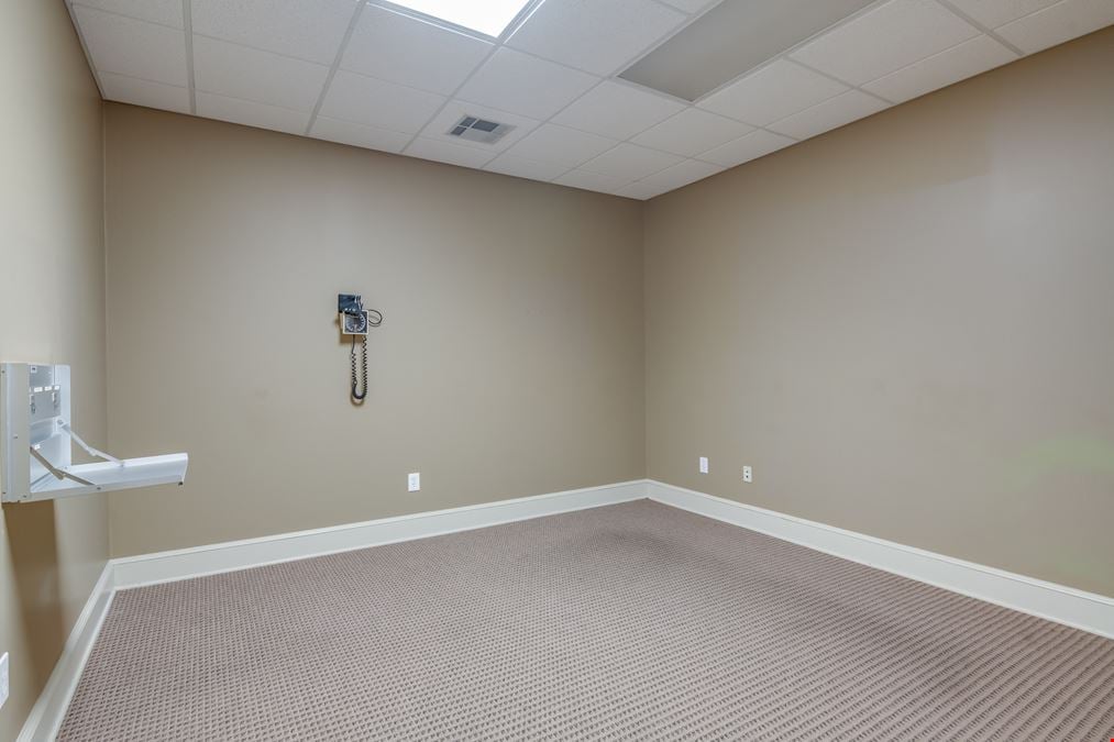 4770 Woodmere Blvd