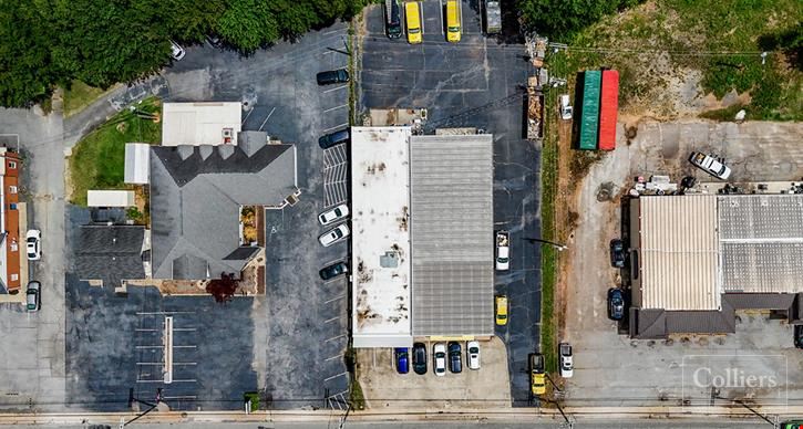 ±7,300-SF Single-Story Commercial Building with Excellent Visibility