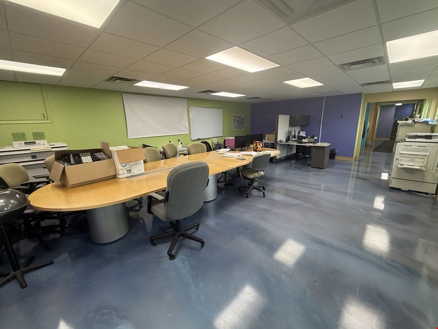 4,355 SF Office Building on 0.77 AC | Allison Park