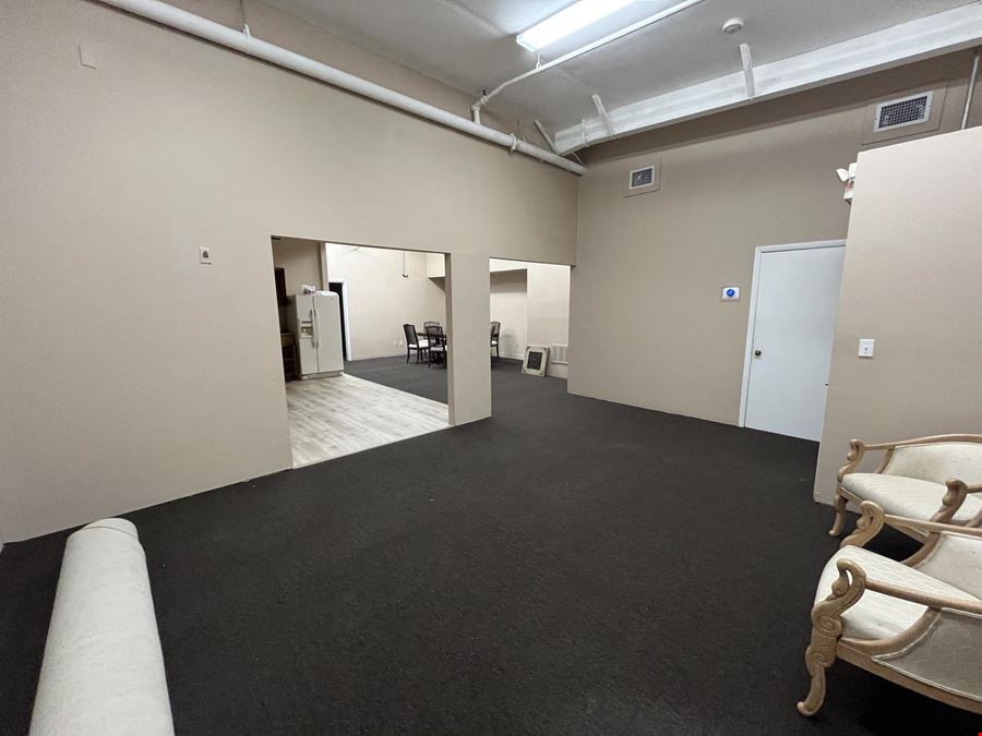For Lease Lt Industrial 4002 sq. ft. Unit