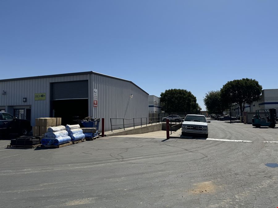 Move-In Ready Office/Warehouse with High Traffic Visibility