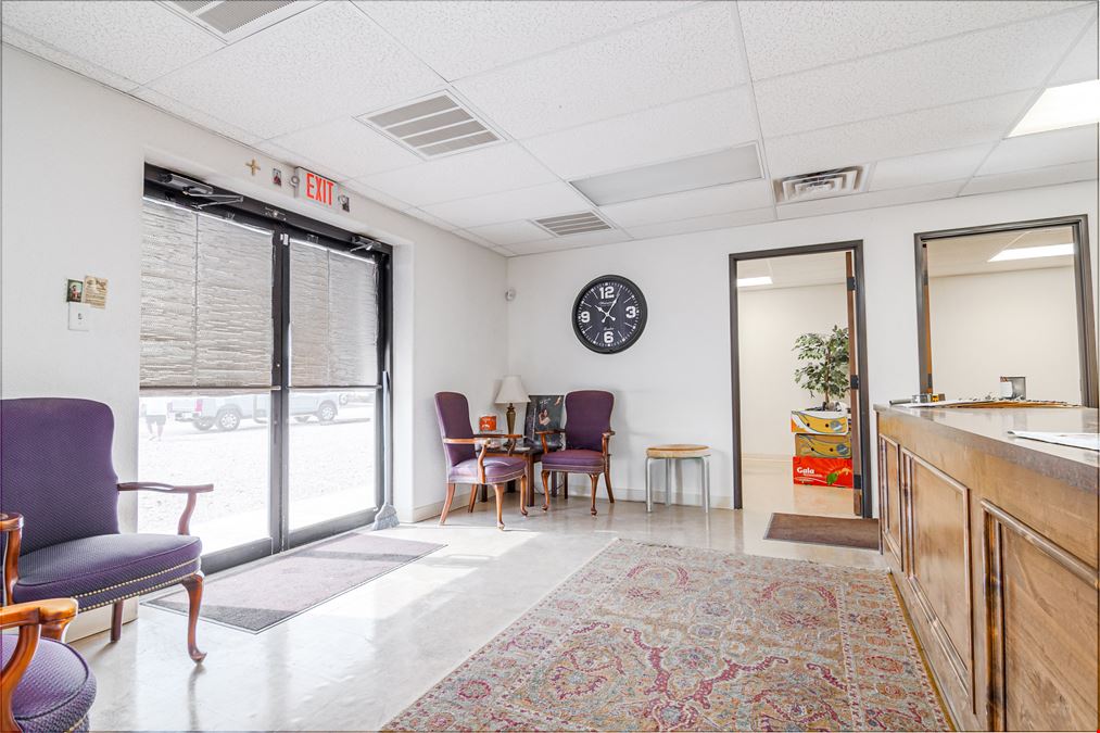Traditional Office/Shop Near Interstate 20