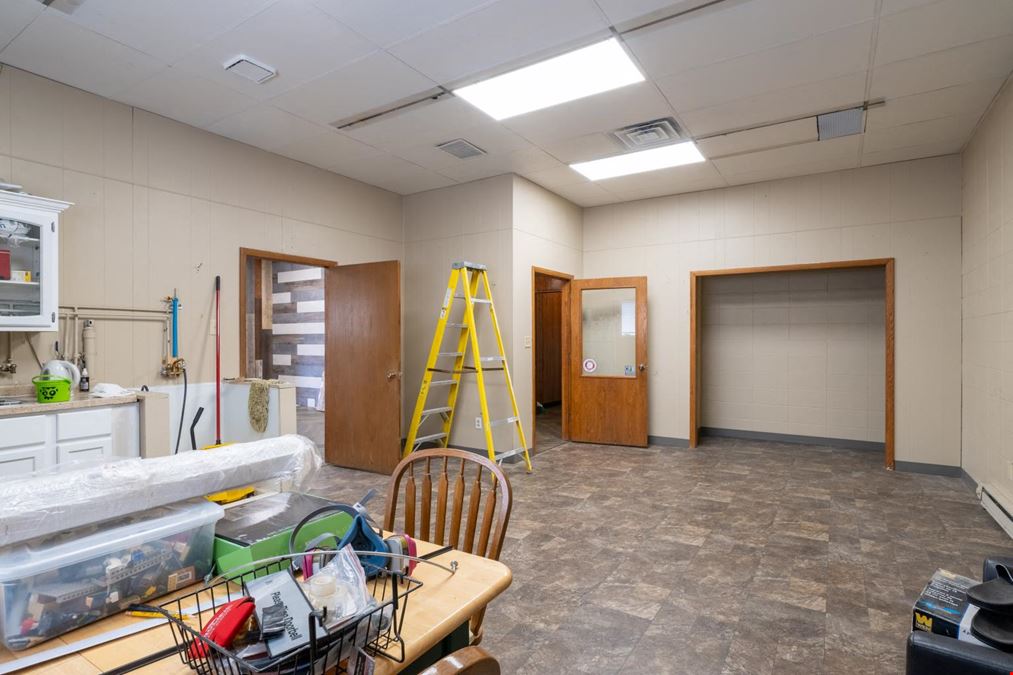 I-94 Visible Flex Space With Overhead Door