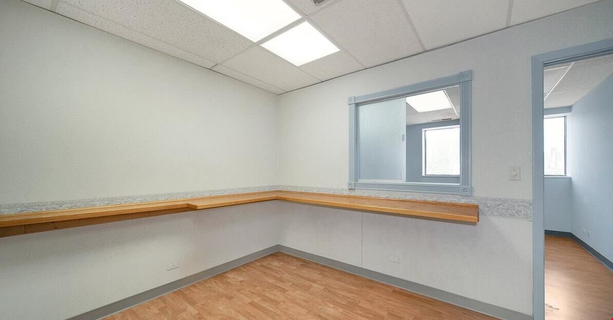 129 S Roselle Rd