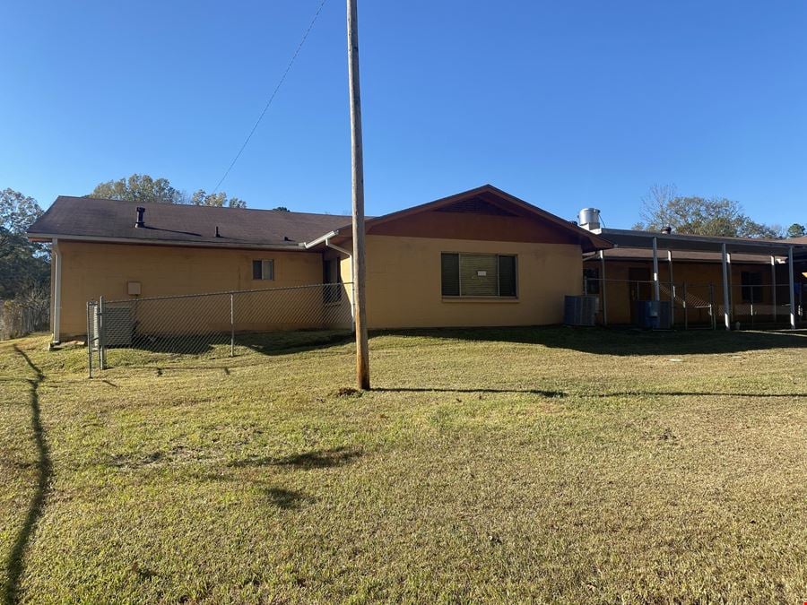 120 Head Start Ln - Former Daycare/School
