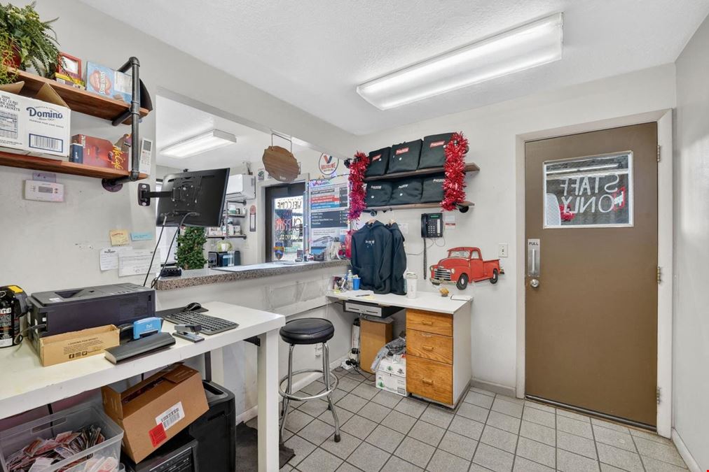 Investment Opportunity – NNN Lube & Oil Center | West Valley City, UT