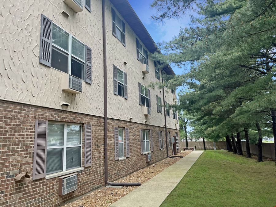 Golden Oak Apartments