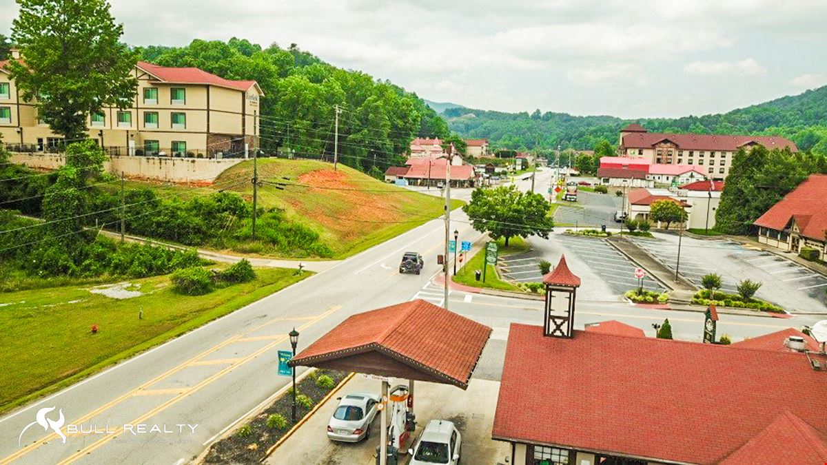 ±1.23 Acres in the Center of Helen | Commercial/Residential Use
