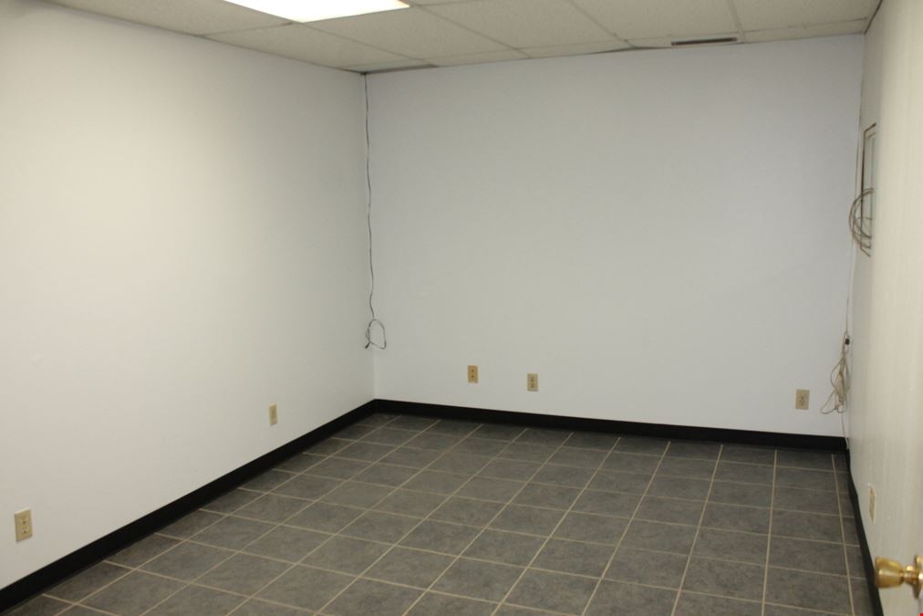 320 W Lincoln Hwy