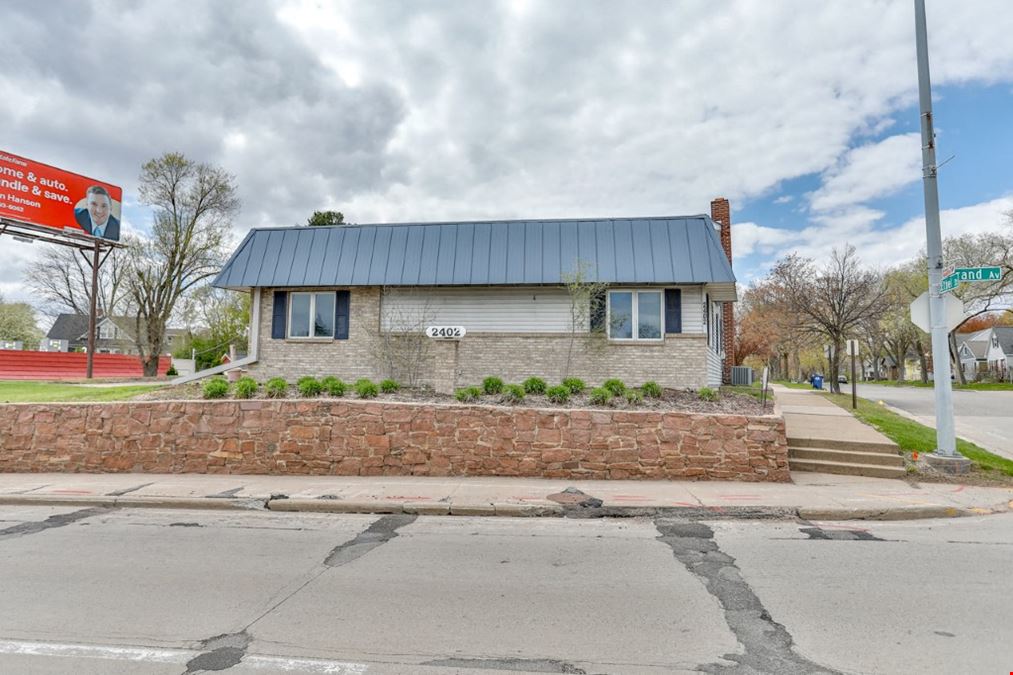 2402 Grand Ave