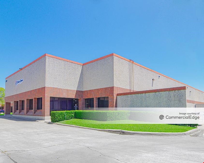2105 & 2109 Luna Road