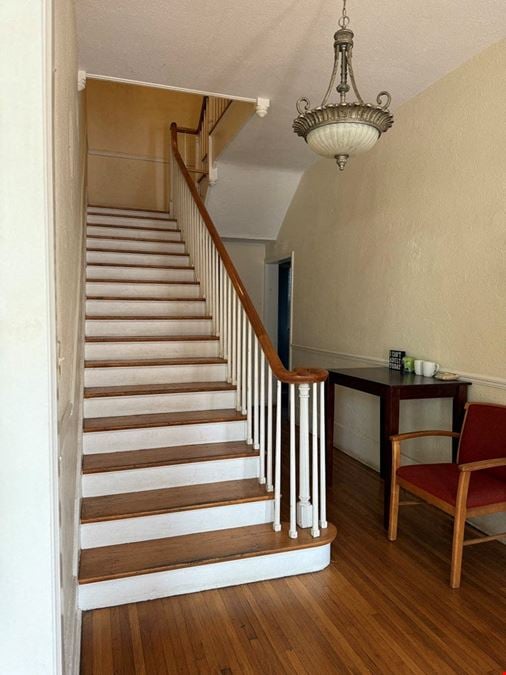 1114 W Main St