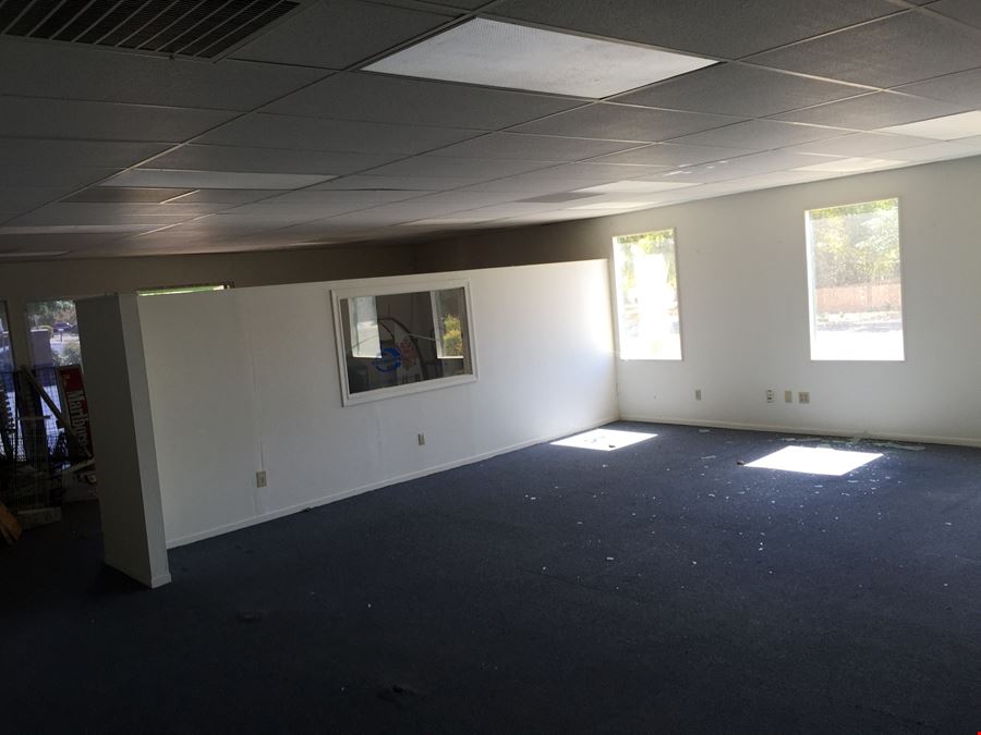 Retail/Office Storefront Building Off Mooney Blvd