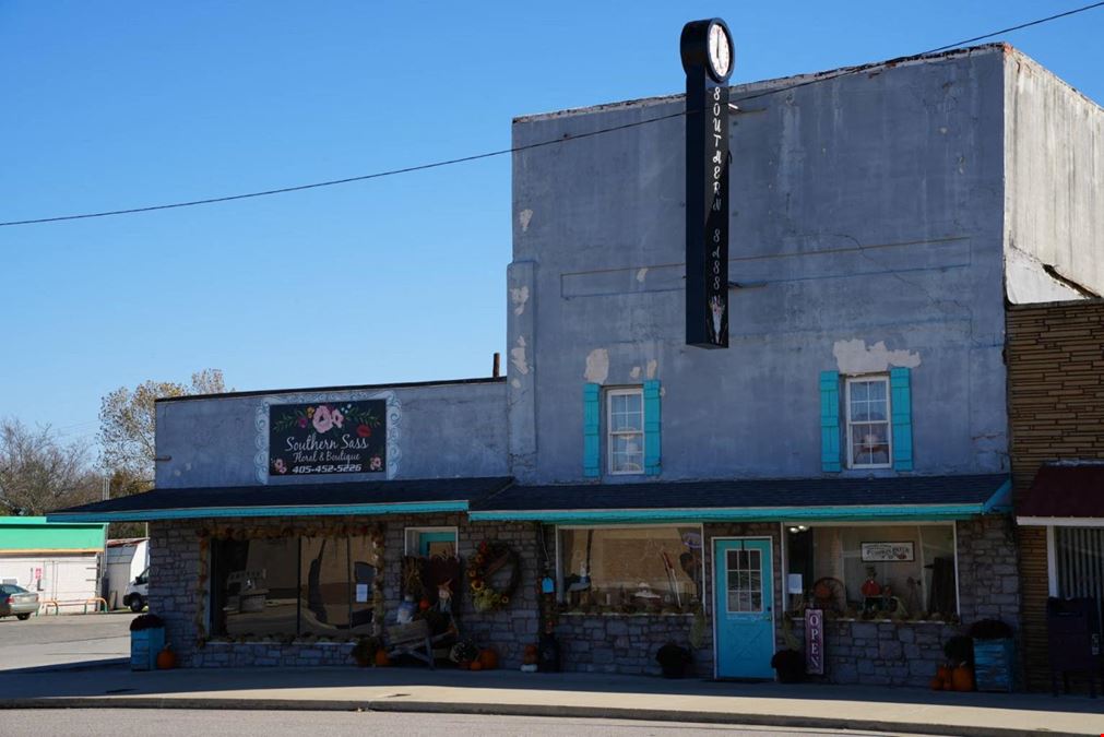 123 N Main Street, #17 &18