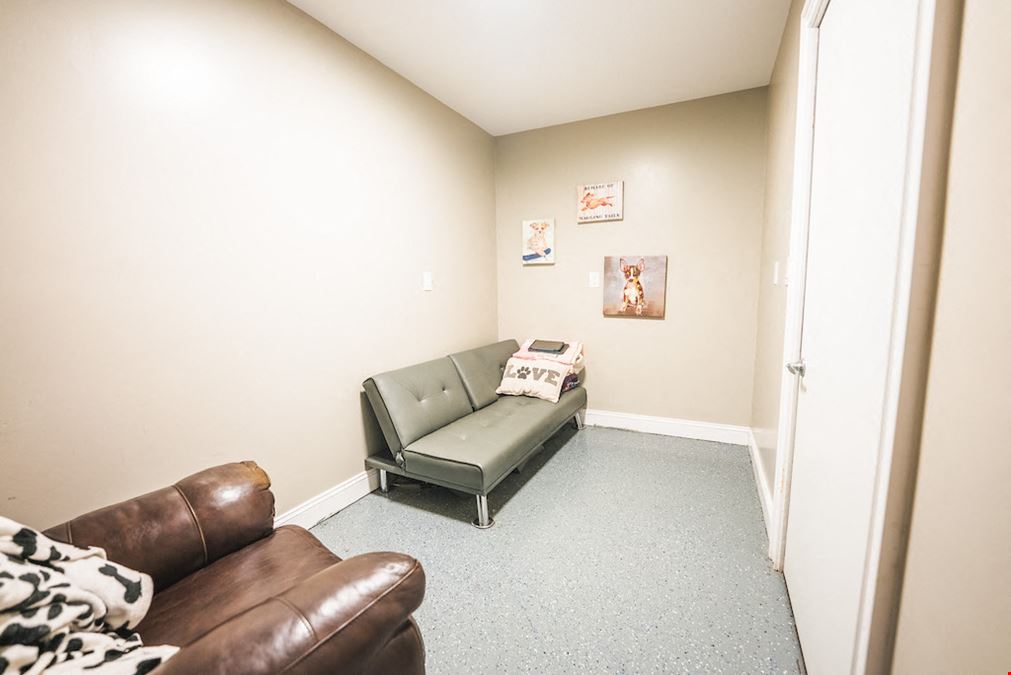 Commercial Building in Abingdon, VA for Sale