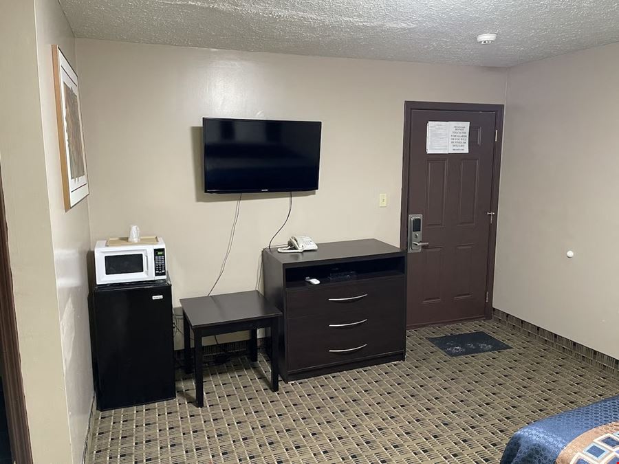 Economy Inn & Suites Ashtabula Ohio
