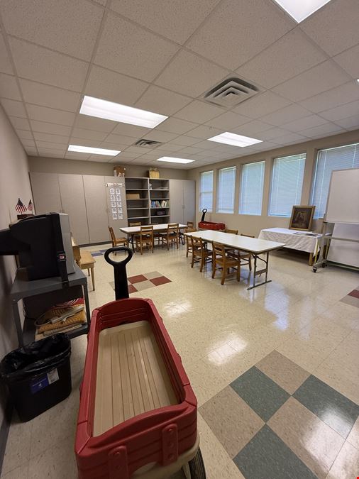 Move-In Ready ±6,400 SF Educational Facility + Playground | Broadmoor Presbyterian Campus, Shreveport