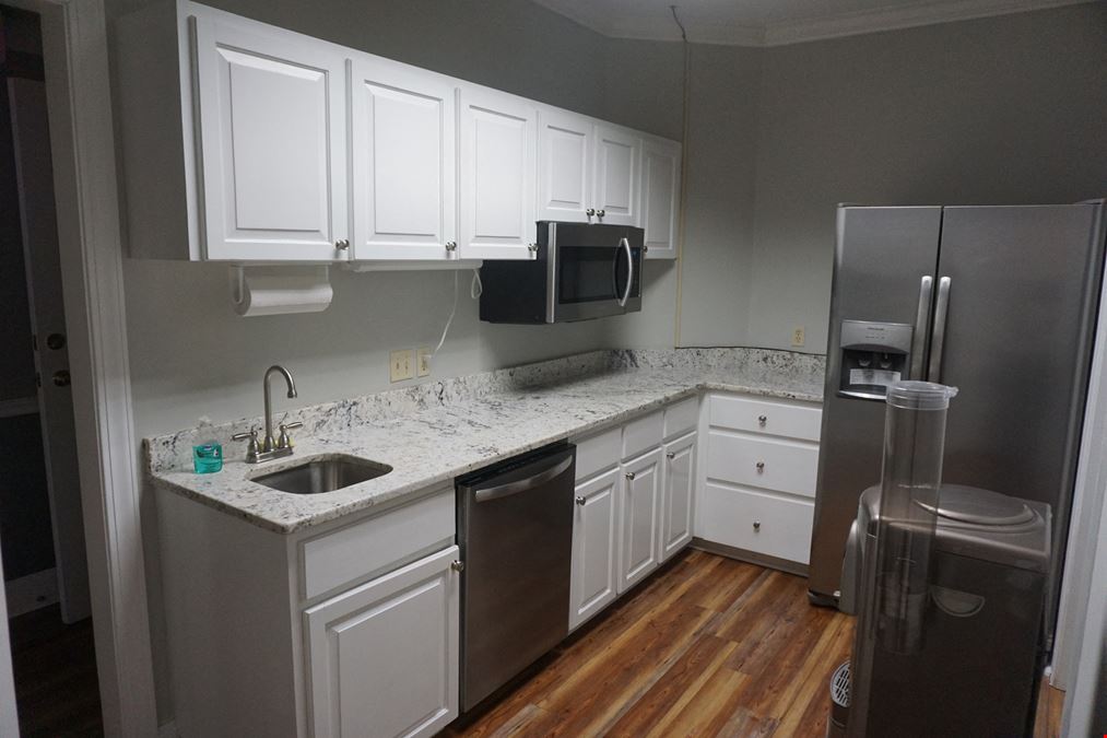 109 Laurens Rd