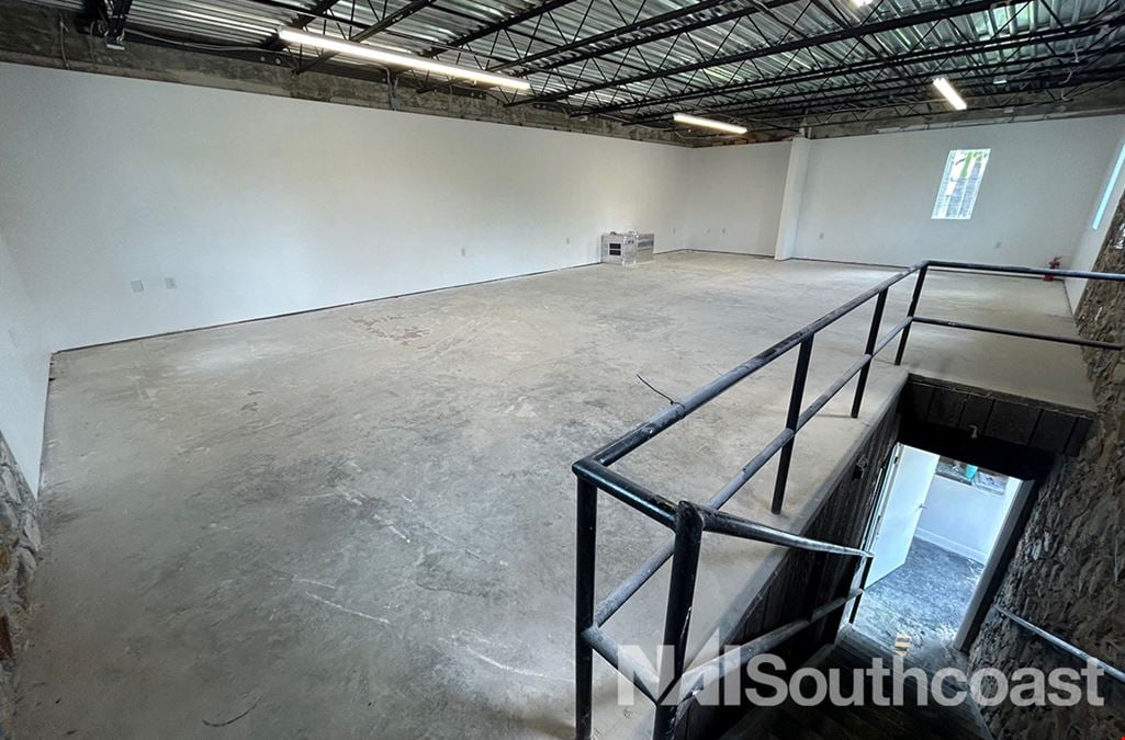 3,757 SF Industrial With 0.25-Acre Yard