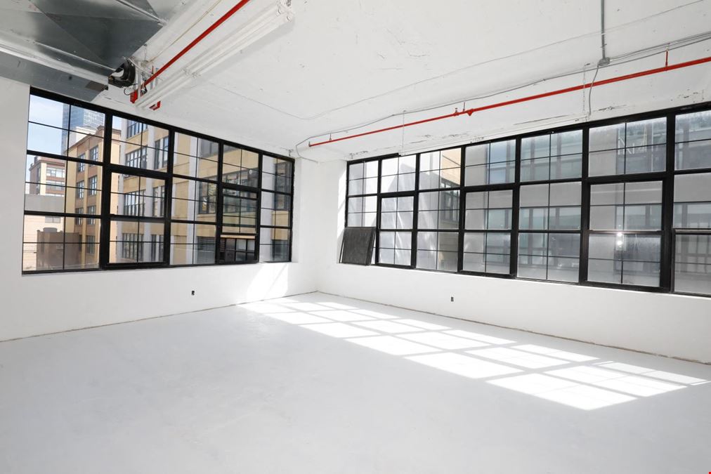 Urban Yard + Footbridge + Queensbridge Studios in Prime Location LIC, Queens