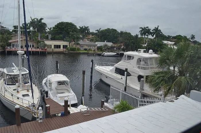 Hendricks Isle Waterfront Apartments & Docks