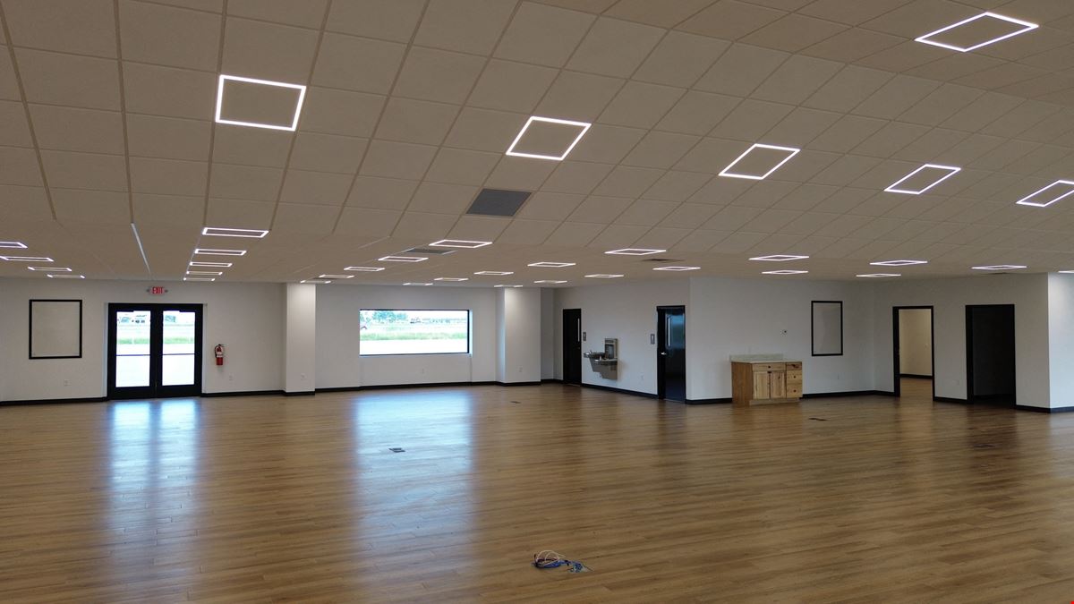 9,600 SF Retail/Office Building Off I-55