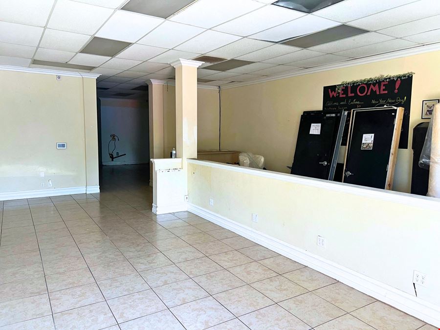 Lakeland Village Plaza