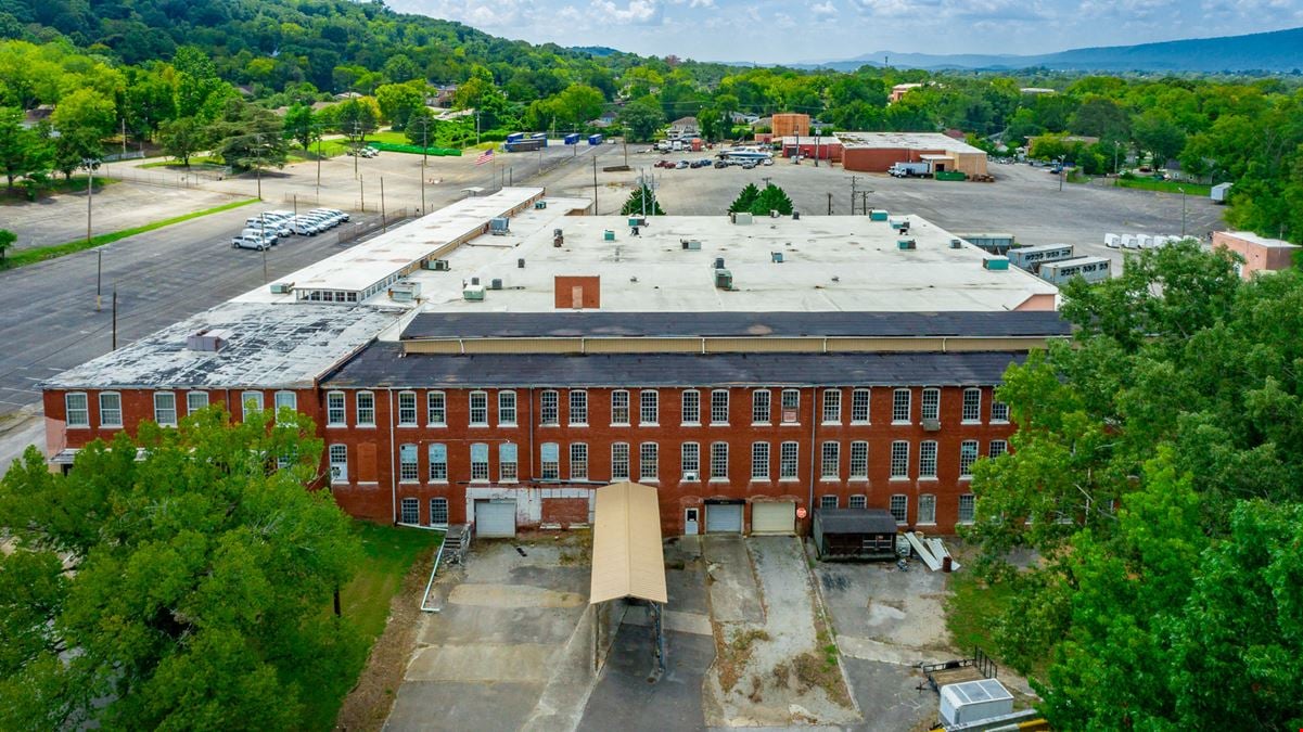 2001 N Chamberlain Ave Industrial and Office Mixed 147,302 SF on 11.59 Acres