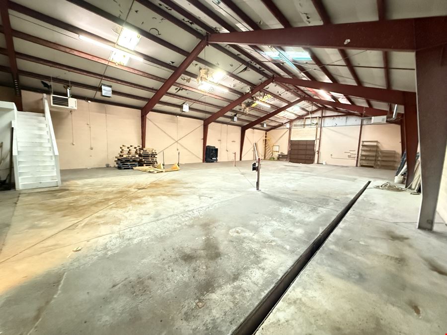 Bite Size ClearSpan Industrial Gem Near the Big I