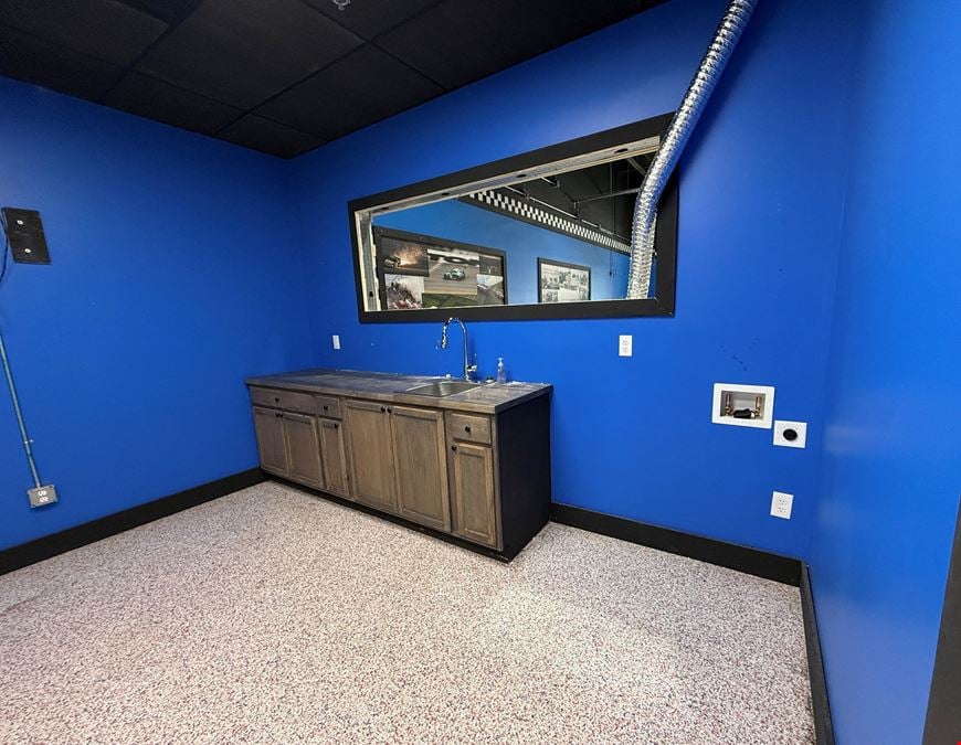 Tarragona Shoppes - Former Barbershop For Lease