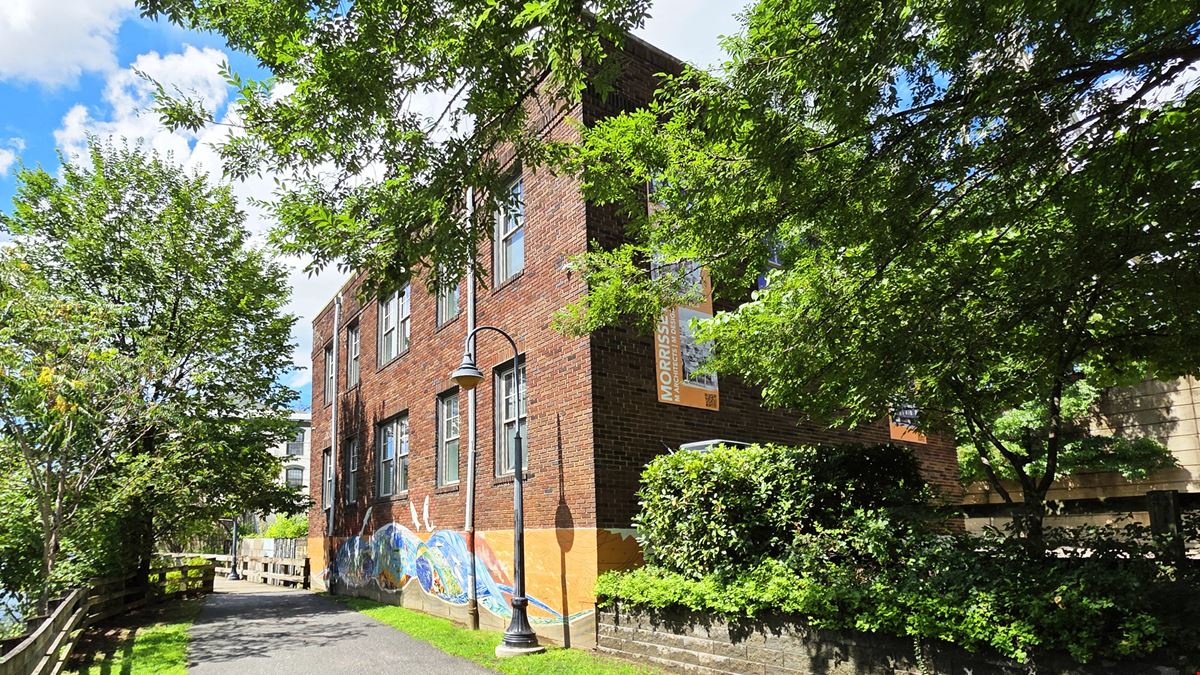4590 Main St