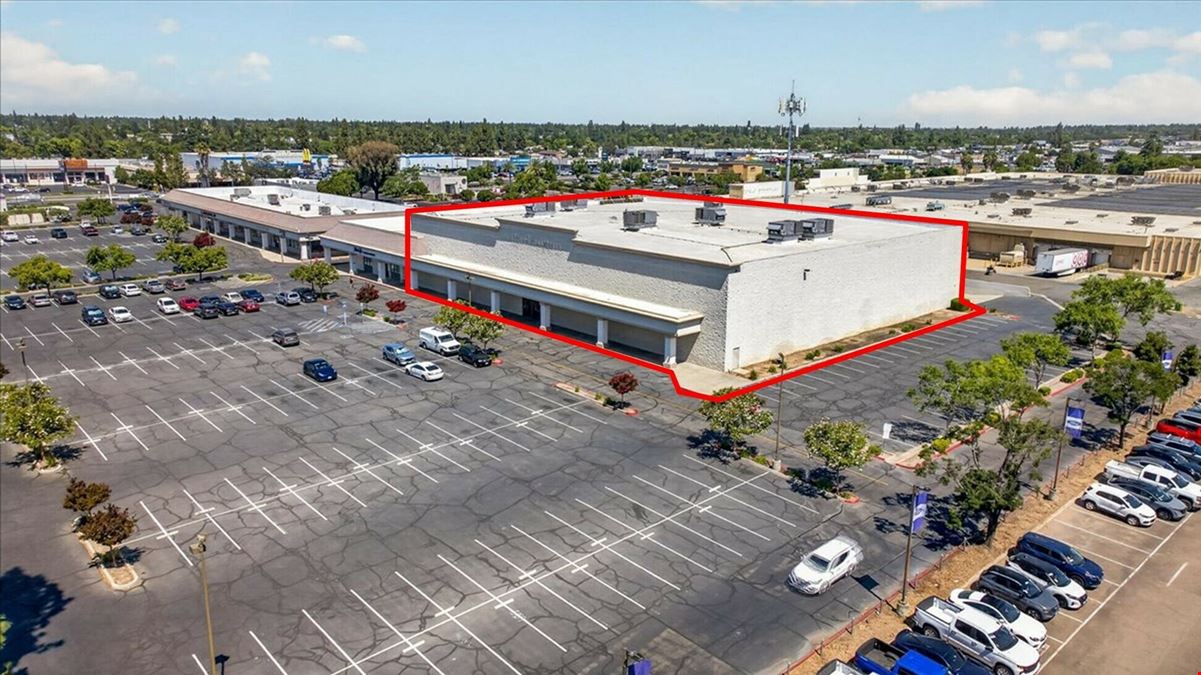 ±67,259 SF Blackstone Ave Retail Building