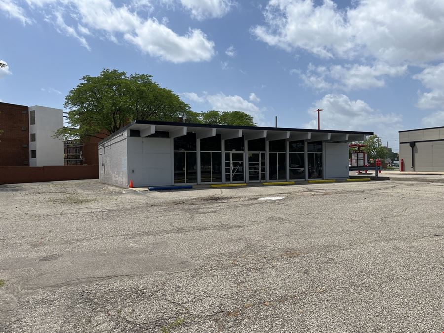 3115 W 13 Mile Rd