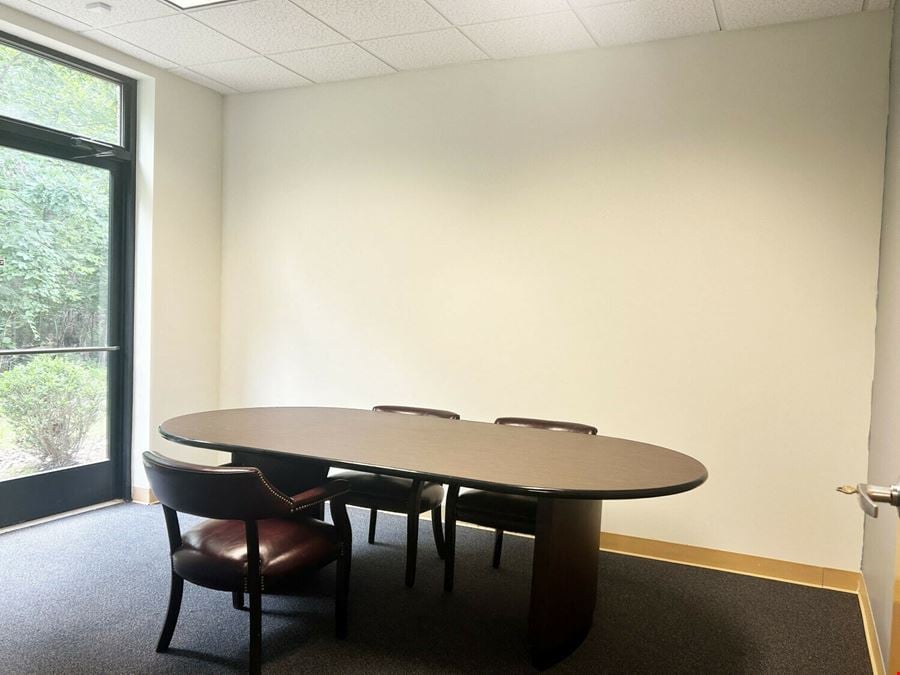 200 Cascade Pointe Ln, Unit 105