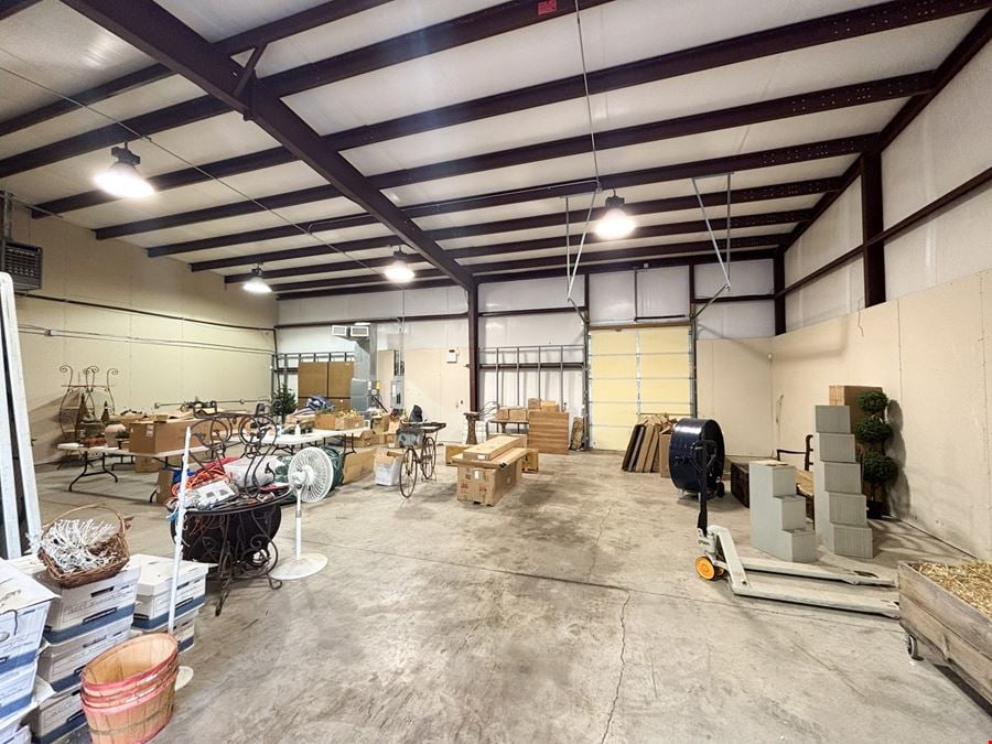 FOR LEASE: 2,500 SF Warehouse Space in Ozark