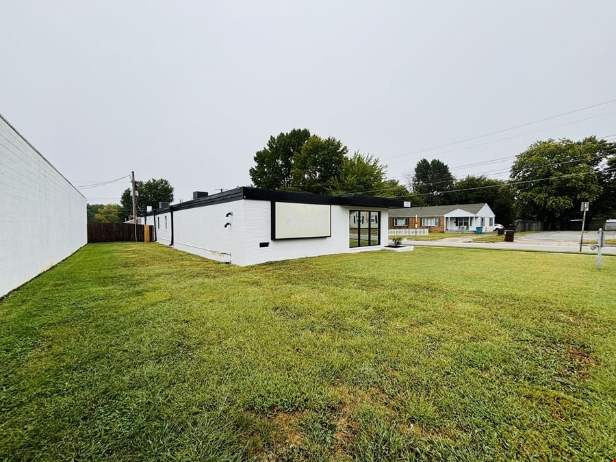 3,980 SF Retail/Office Building For Sale or Lease on Campbell & Sunshine