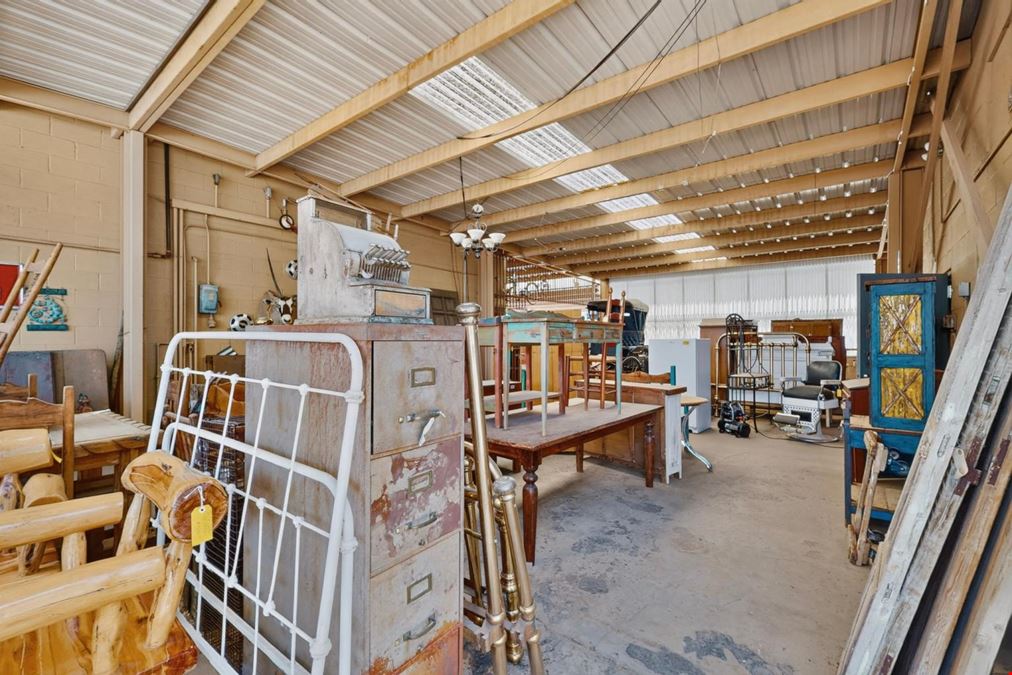 CONCRETE TILT UP WAREHOUSE SHOWROOM WITH GATED AND PAVED YARD