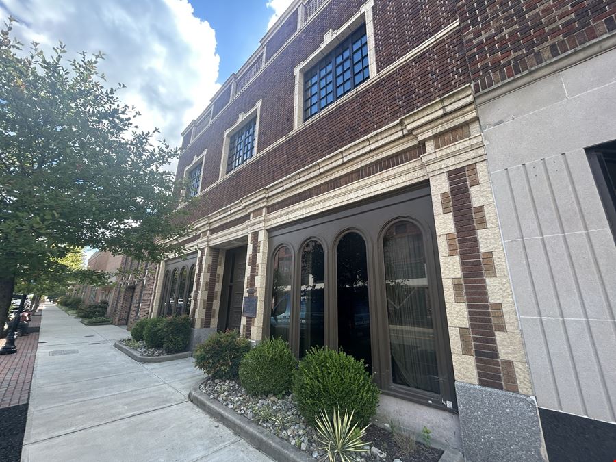 212 E Main St