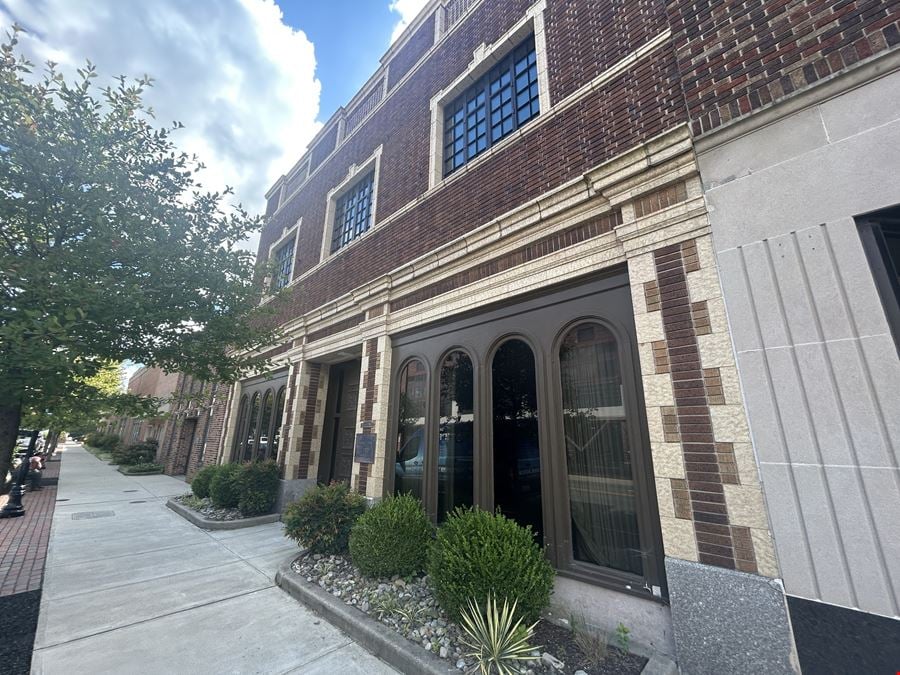212 E Main St