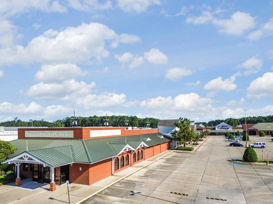 Retail Suites and Outparcel Available at The Crossing Shopping Center